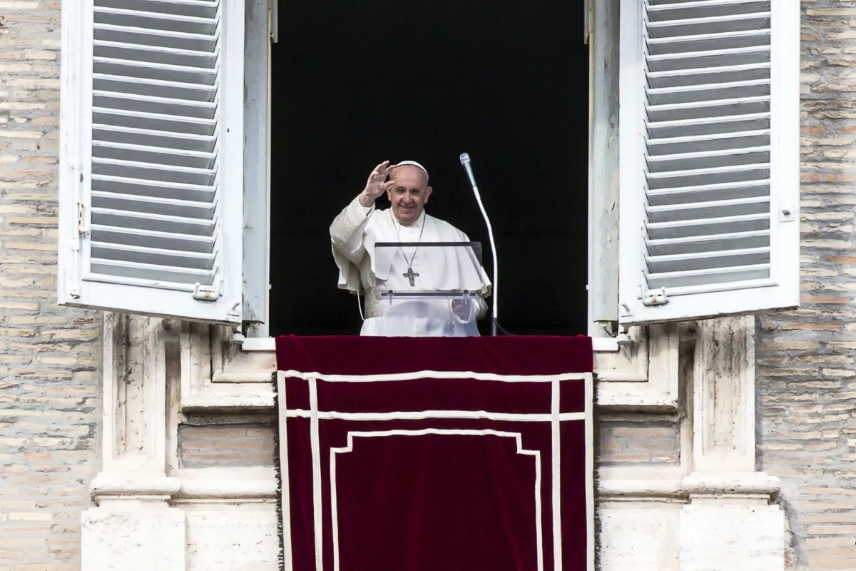 Franciszek w czasie spotkania z wiernymi powiedział, że wybieranie zwierząt domowych zamiast dzieci pozbawia ludzi człowieczeństwa. „Wiele małżeństw nie ma dzieci, tylko dlatego, że ich nie chcą, albo mają jedno, ale już nie więcej” – stwierdził.