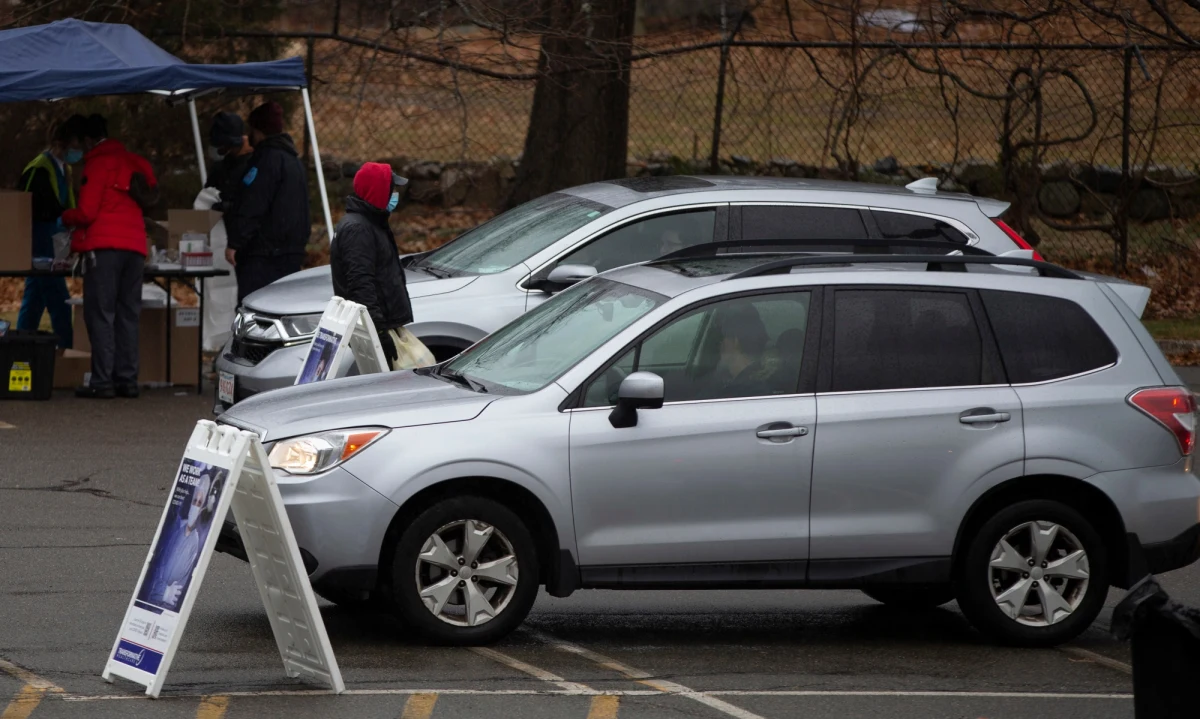 Szpital Uniwersytecki w Hradec Kralove poinformował w czwartek o wykryciu w Czechach pierwszego przypadku wariantu B.1.640 koronawirusa. Według Światowej Organizacji Zdrowia (WHO) B.1.640 pojawił się we wrześniu 2021 r. w Demokratycznej Republice Konga (DRK).