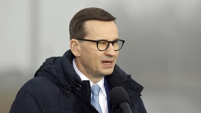 Morawiecki zapowiada obniżkę VAT-u na paliwa. Cena spadnie do 5 zł za litr? 