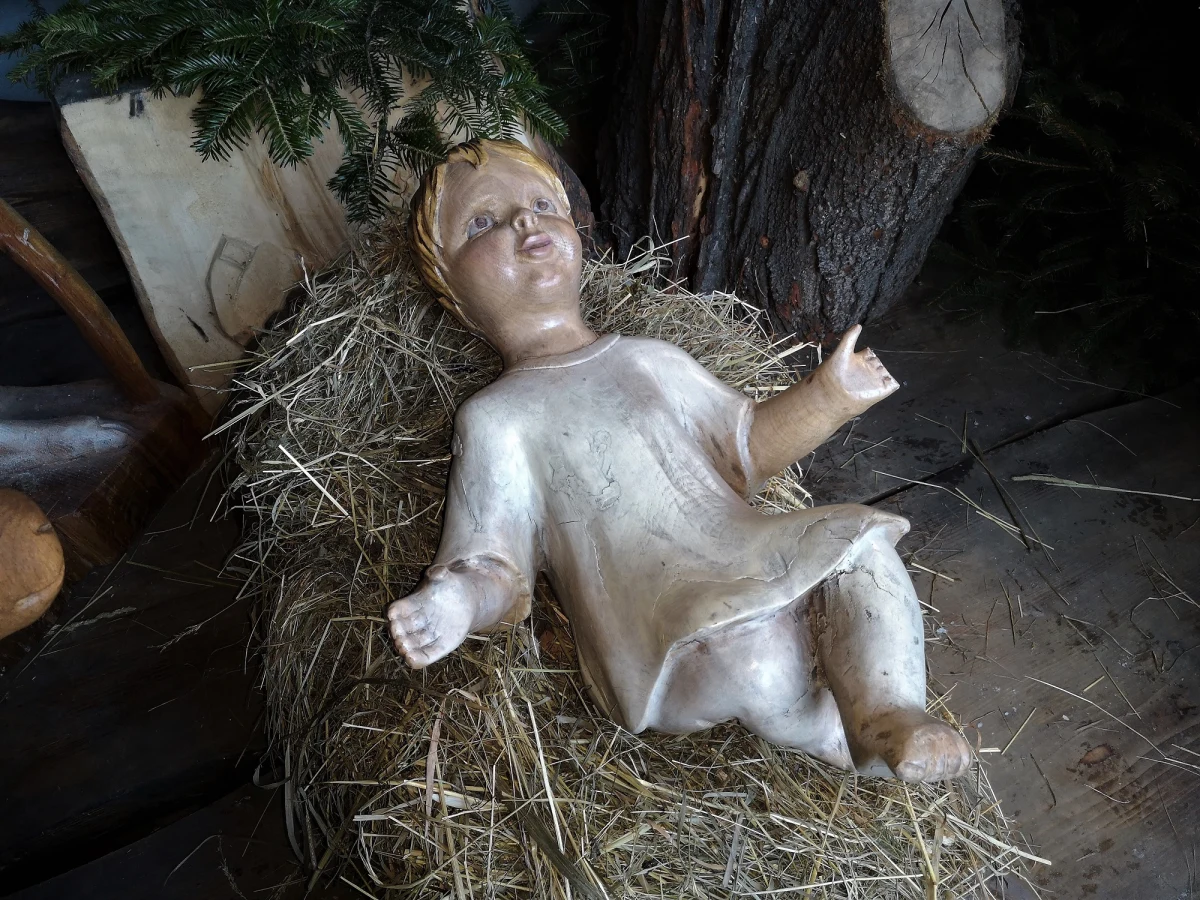 Figura małego Jezusa, skradziona we wtorek z szopki bożonarodzeniowej w centrum Bielska-Białej, została podrzucona w czwartek do okna życia diecezjalnego Domu Matki i Dziecka – poinformował bielski magistrat. "Sprawa będzie wyjaśniania" - napisali przedstawiciele magistratu. 