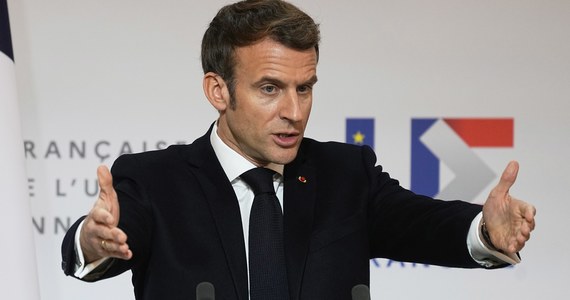 Prezydent Emmanuel Macron podtrzymał swoje wcześniej słowa o niezaszczepionych jako "nieodpowiedzialnych" i "nie-obywatelach". "Moja wolność kończy się, gdy zabieram ją innym" - stwierdził podczas konferencji prasowej w Paryżu z udziałem szefowej KE Ursuli von der Leyen.

