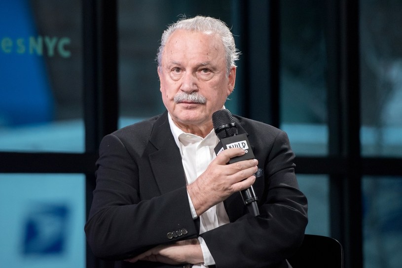 Giorgio Moroder, kompozytor i producent muzyczny nazywany „ojcem disco”, pod koniec ubiegłego wieku zainwestował w model supersamochodu z silnikiem V16 Cizeta-Moroder V16T i nadwoziem zaprojektowanym przez Marcelo Gandiniego, twórcy kultowych modeli Lamborghini (Diablo i Countach) i Lancii Stratos. Muzyk otrzymał wtedy prototyp samochodu, oznaczony jako 001, który jednak nigdy nie wszedł do masowej produkcji. Teraz ten prototyp można kupić. Trzeba jednak dysponować kwotą co najmniej 3 milionów 640 tysięcy złotych.