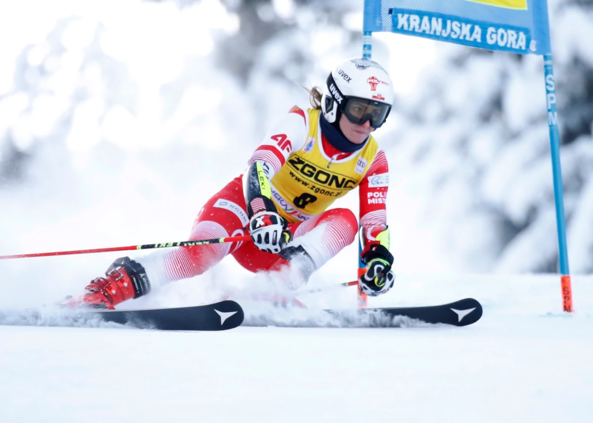 Maryna Gąsienica-Daniel wyrównała swoje najlepsze osiągnięcie w alpejskim Pucharze Świata, zajmując 6. miejsce w slalomie gigancie w Kranjskiej Gorze. Zwyciężyła zdecydowanie Szwedka Sara Hector, najszybsza w obu przejazdach.