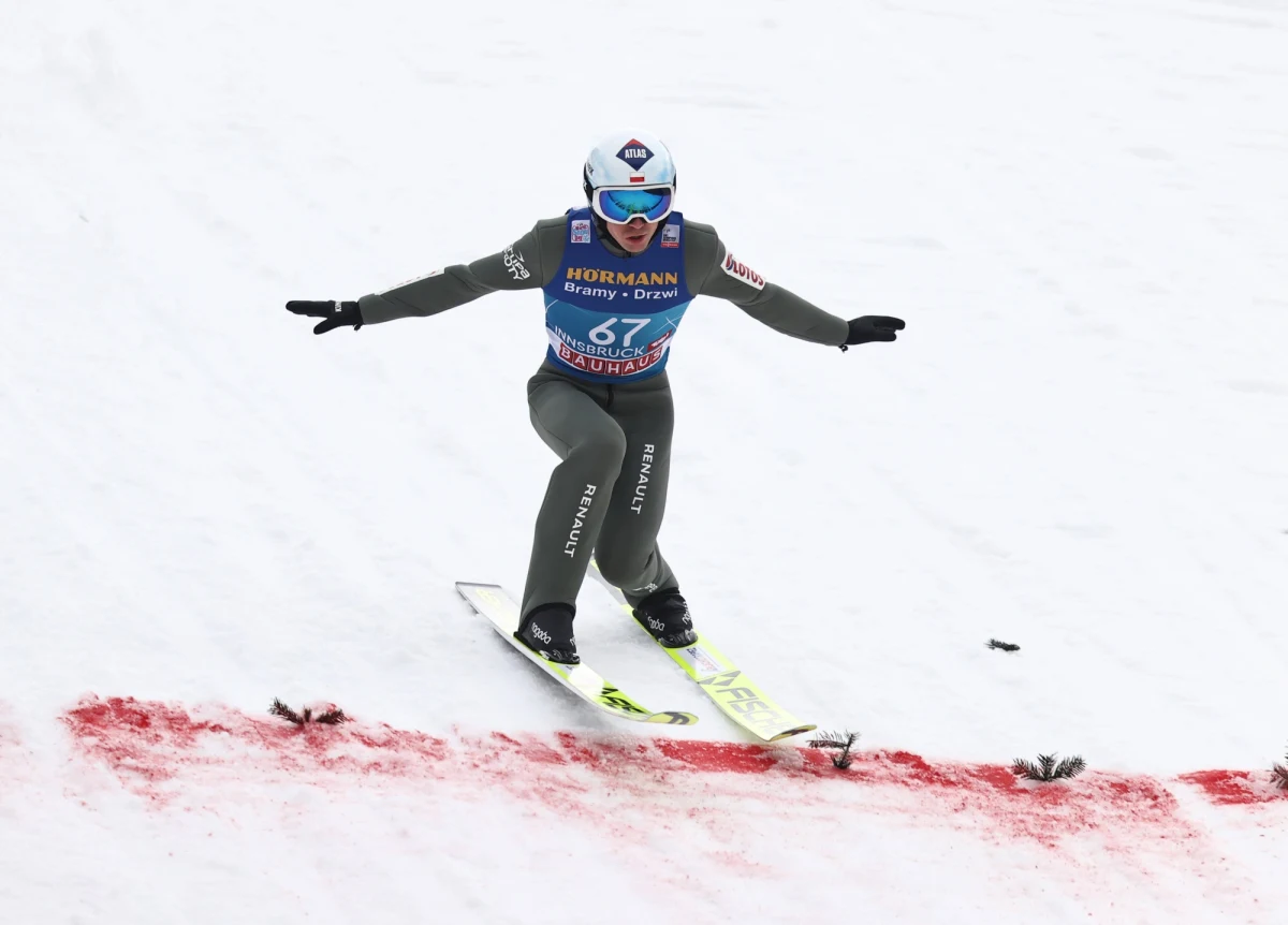 "Kamil Stoch prawdopodobnie wraca na Zakopane" - ujawnił dyrektor-koordynator ds. skoków narciarskich w Polskim Związku Narciarskim Adam Małysz w rozmowie z dziennikarzem TVN po zakończeniu konkursu Pucharu Świata w skokach narciarskich w austriackim Bischofshofen.