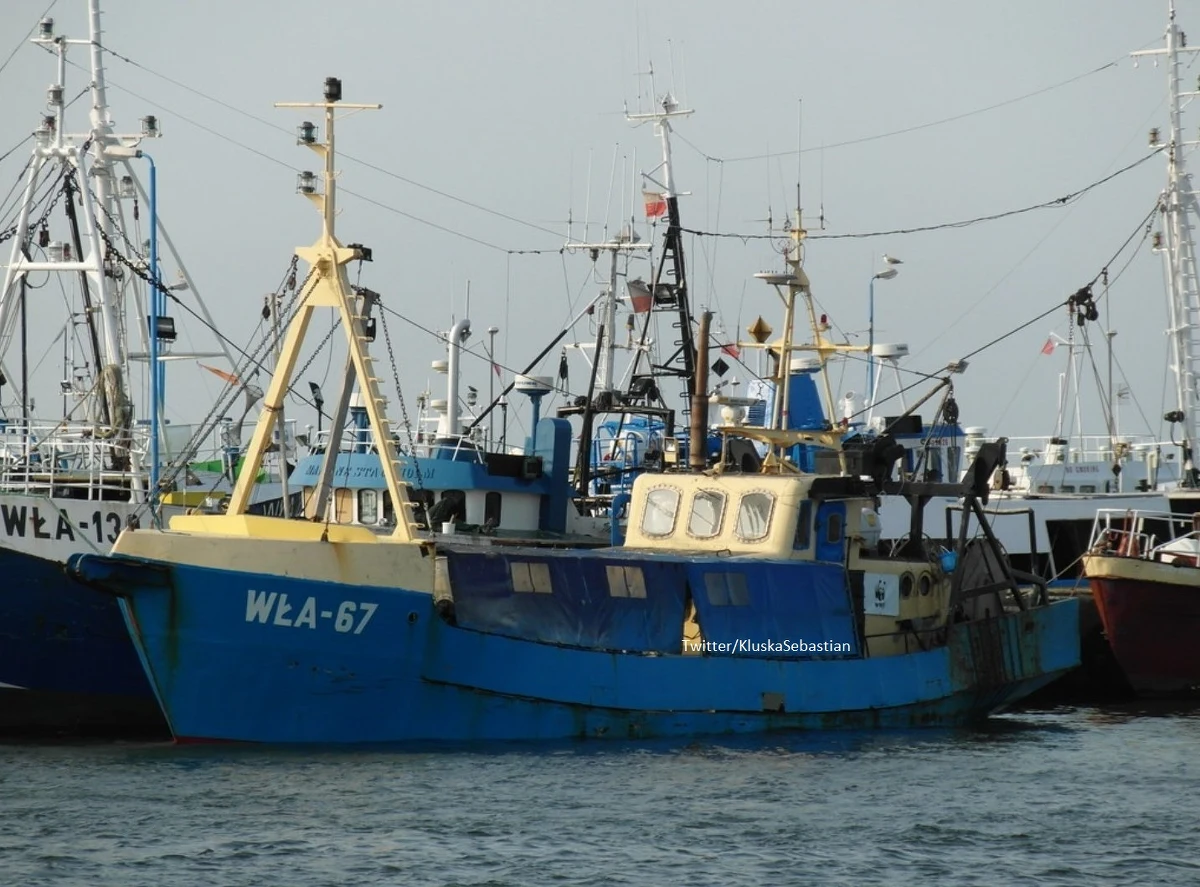 17 mil morskich od Władysławowa zatonął kuter. Na szczęście trzyosobową załogę udało się uratować.