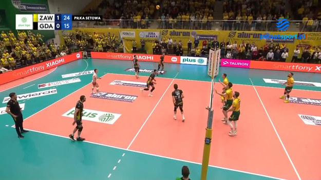 Skrót meczu 15. kolejki PlusLigi Aluron CMC Warta Zawiercie - Trefl Gdańsk 3:0 (25:19, 25:16, 25:22).

Aluron CMC Warta Zawiercie: Konarski, Zniszczoł, Malinowski, Conte, Niemiec, Depowski, Cavanna, Tavares, Orczyk, Rajsner, Szalacha, Kovacevic
Libero: Żurek, Makoś
Trener: Kolaković

Trefl Gdańsk: Lipiński, Wlazły, Kozub, Sasak, Reichert, Kampa, Urbanowicz, Mika, Mordyl, Crer, Zaleszczyk, Łaba
Libero: Pruszkowski, Olenderek
Trener: Winiarski
