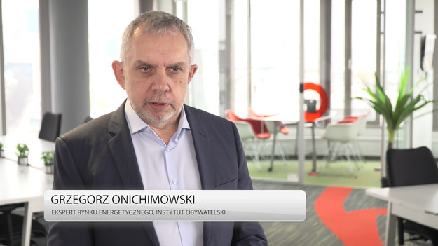 – Długoterminowe rekomendacje dotyczące rynku energii elektrycznej w Polsce mogą być tylko jedne. Zakończmy ten karnawał konsumpcji i wejdźmy w inwestycje, przeprowadźmy transformację energetyczną, bo nic nas od niej nie ochroni – mówi Grzegorz Onimichowski, ekspert Instytutu Obywatelskiego. Jak ocenia, spośród wdrożonych przez rząd instrumentów, które mają ochronić odbiorców przed rosnącymi cenami energii i gazu, tylko część ma szansę się sprawdzić, reszta ma zaś charakter propagandowy. Kiedy natomiast instrumenty osłonowe przestaną obowiązywać i nastąpi powrót do bazowych stawek, Polska – która już wcześniej miała jedne z najwyższych cen hurtowych energii elektrycznej w całej UE – prawdopodobnie wróci na pozycję lidera pod tym względem. 