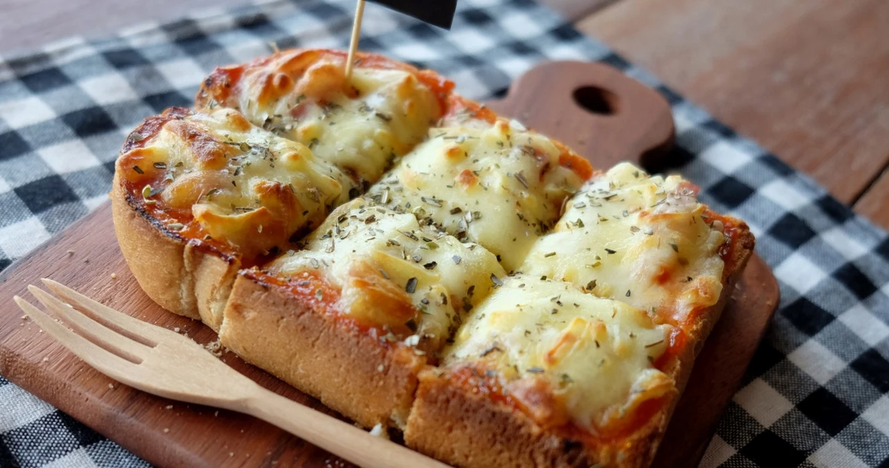 Pizza con pan tostado.  Una receta rápida de pizza casera para gente ocupada