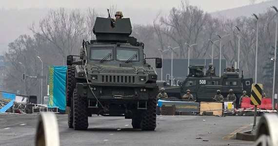 Rzecznik Departamentu Stanu Ned Price oświadczył w poniedziałek, że USA domagają się wycofania sił Organizacji Układu o Bezpieczeństwie Zbiorowym (ODKB) z Kazachstanu "na pierwsze żądanie władz" tego kraju. Apelują też o wycofanie instrukcji prezydenta w sprawie strzelania bez rozkazu.