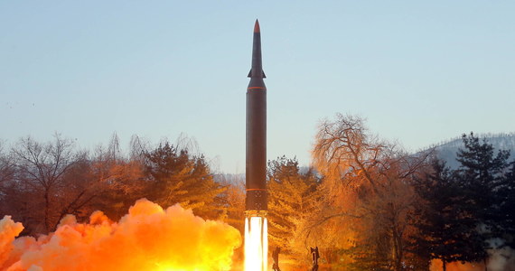 Korea Północna przeprowadziła rano czasu lokalnego drugi w tym tygodniu test rakietowy. Według armii Korei Południowej, Pjongjang dokonał prawdopodobnie próby pocisku balistycznego, który wpadł do morza. Nie ma doniesień o jakichkolwiek szkodach.