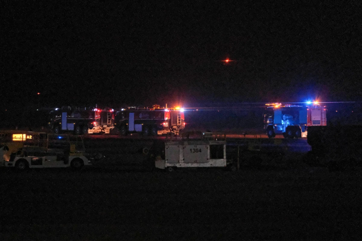 Około trzech godzin trwała akcja służb na lotnisku w Modlinie, w związku z podejrzeniem o podłożeniu ładunku wybuchowego w samolocie, który wylądował z Włoch - przekazał mł. kpt. Paweł Plagowski z PSP w Nowym Dworze Mazowieckim. "Nikomu nic się nie stało. Sytuacja jest już opanowana" - dodał.