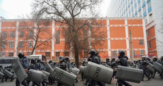 Siły bezpieczeństwa w Kazachstanie zatrzymały 9900 osób w związku z ostatnimi zamieszkami w tym kraju - poinformowało we wtorek ministerstwo spraw wewnętrznych Kazachstanu.