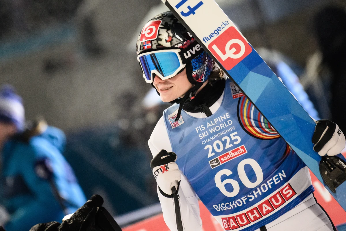 Główny sponsor norweskiej kadry w skokach narciarskich - krajowa organizacja związków zawodowych LO - nie przedłuży umowy z federacją i czerwone logo zniknie z kasków zawodników po sezonie.