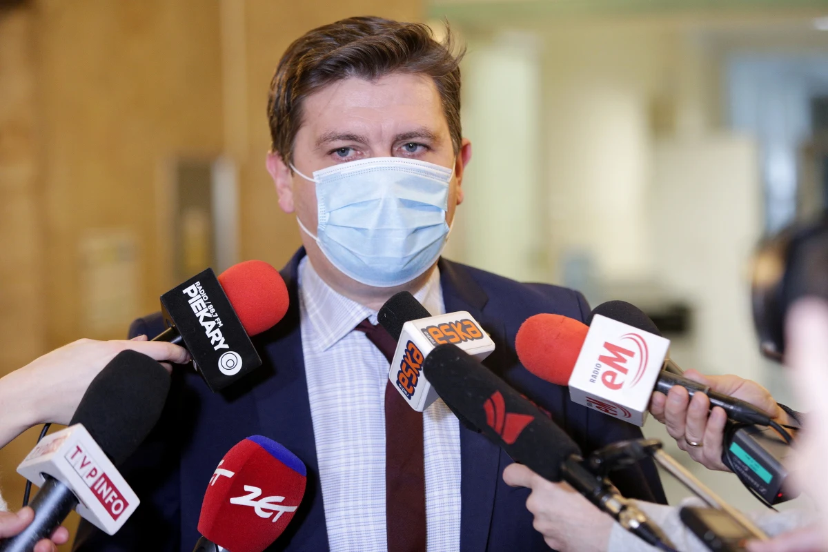 We wtorkowy poranek w kopalniach Polskiej Grupy Górniczej rozpoczęły się masówki. Związkowcy z PGG namawiają górników do udziału w rozpoczynającym się w środę dwudniowym referendum strajkowym. 