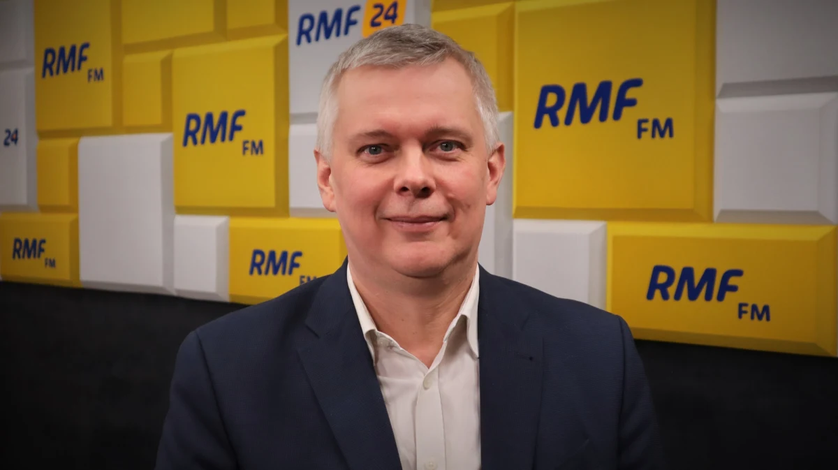 "Prokurator generalny kupił sprzęt do inwigilacji dla ministra spraw wewnętrznych i administracji. Trudno oczekiwać, że któryś z nich jest zainteresowany rzetelnym wyjaśnieniem sprawy. Wszystkie inne poprzednie afery nie sięgały osób na takich stanowiskach" - powiedział w Porannej rozmowie w RMF FM Tomasz Siemoniak wiceprzewodniczący Platformy Obywatelskiej argumentując powstanie komisji śledczej, która ma się zająć podsłuchiwaniem za pomocą Pegasusa.