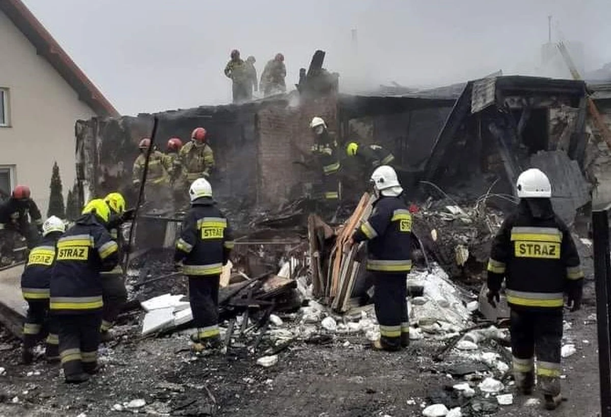 Nad ranem w Słupnie koło Płocka na Mazowszu wybuchł gaz w domu jednorodzinnym. W płonącym budynku była uwięziona 90-letnia kobieta.