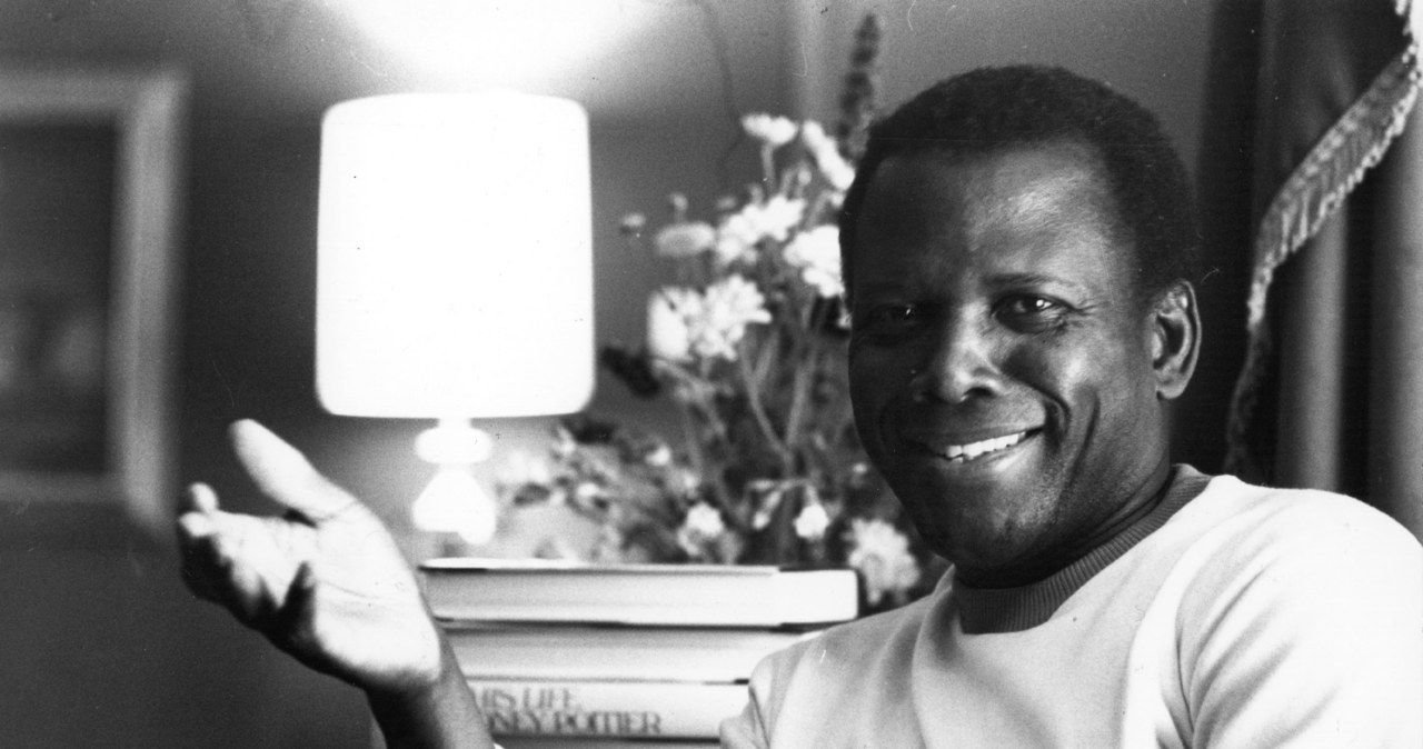 7 stycznia zmarł legendarny hollywoodzki aktor Sidney Poitier. Niedługo później portal "Deadline" podał, że Apple przygotowuje film dokumentalny poświęcony jego postaci, którego reżyserem będzie Reginald Hudlin ("Prywatka"). Jedną z producentek tego dokumentu jest sama Oprah Winfrey.