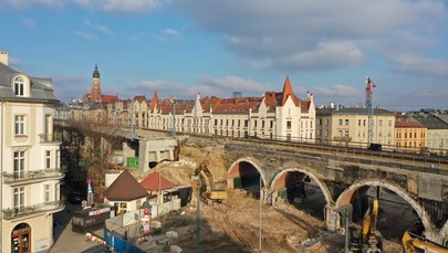 Stał w Krakowie od 1863 roku. Rozebrano wiadukt przy ul. Grzegórzeckiej 