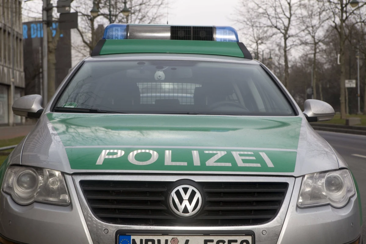 W niemieckim Monachium 8-letni chłopiec podpalił kanapę, na której spali jego rodzice. Policji i rodzeństwu powiedział, że „czuł się zaniedbany”. Rodzicom na szczęście udało się ugasić pożar.