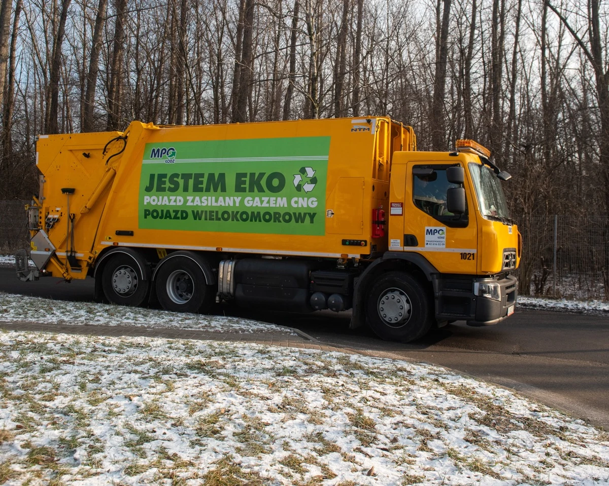 Łącznie 14 375 ton surowców wtórnych sprzedało Łódzkie Miejskie Przedsiębiorstwo Oczyszczania w 2021 roku. W ten sposób padł rekord sprzedaży. Przed rokiem było to niespełna 13 tys. ton, a dwa lata wcześniej - nie całe 7 tys. ton, czyli dwa razy mniej niż wyniósł rekord. MPO w Łodzi podpowiada, jak poprawnie segregować śmieci.