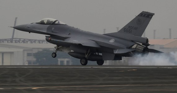 Myśliwiec F-16V rozbił się w morzu w zachodniej części kraju, podało we wtorek ministerstwo obrony Tajwanu. Dowództwo sił powietrznych Tajwanu postanowiło pozostawić na ziemi całą flotę F-16.
