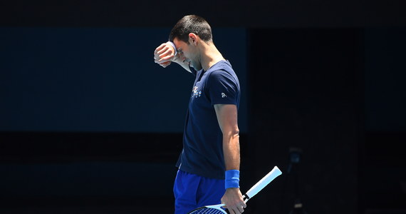 Novak Djoković przerwał milczenie i odniósł się do poważnych zarzutów stawianych pod jego adresem. Serbski tenisista wydał specjalne oświadczenie, ale nie wszystkie kwestie wyjaśnił. Los gwiazdora tenisa wciąż jest w rękach australijskiego ministra imigracji, Aleksa Hawke'a.