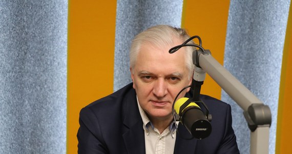 Jarosław Gowin bezapelacyjnie wróci do czynnej polityki - podkreślił rzecznik koła parlamentarnego Porozumienia Jan Strzeżek. Jak poinformował, polityk czuje się lepiej po pobycie w szpitalu.
