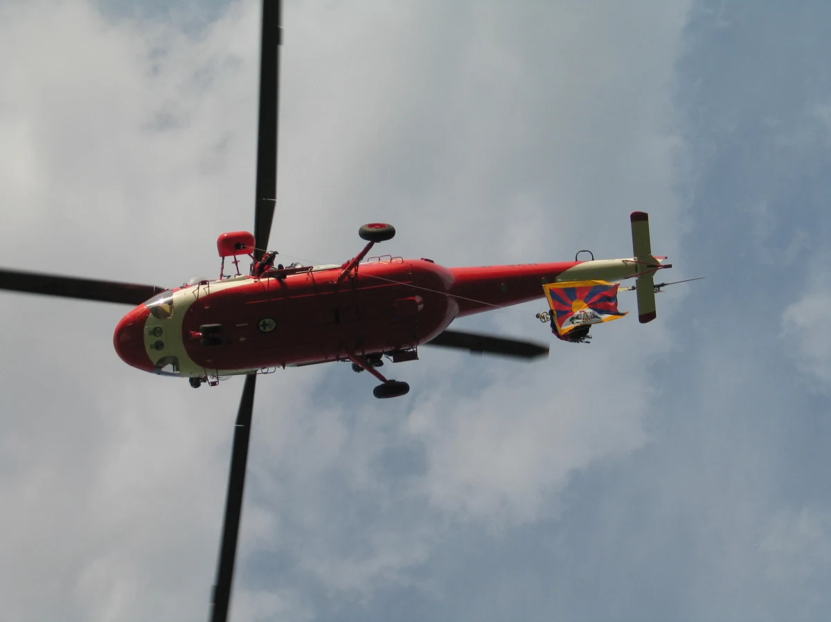 TOPR uratował trzech turystów, którzy potrzebowali pomocy w Tatrach. Dwójka turystów poślizgnęła się, a inny mężczyzna utknął na Rysach.