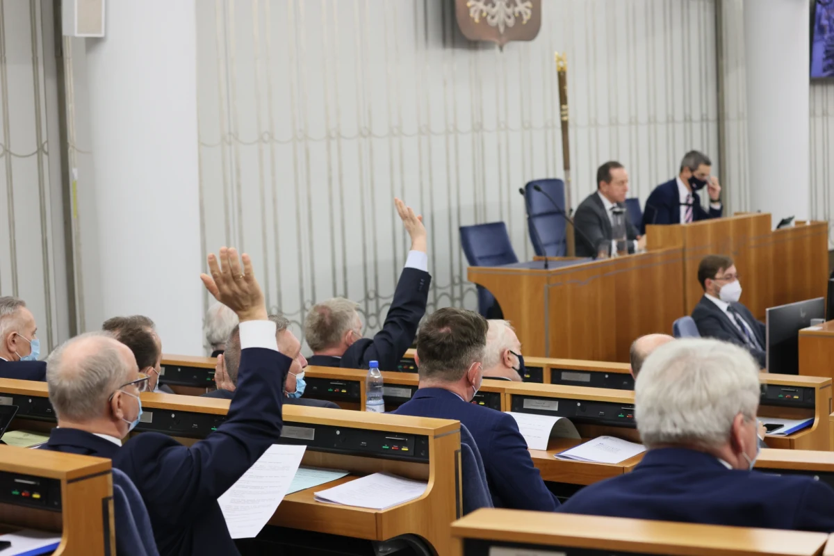 Senat w głosowaniu zdecydował w środę o powołaniu komisji nadzwyczajnej ds. wyjaśnienia przypadków inwigilacji przy użyciu systemu Pegasus. Pierwsze posiedzenie tej komisji odbędzie się jeszcze w środę po godz. 19.