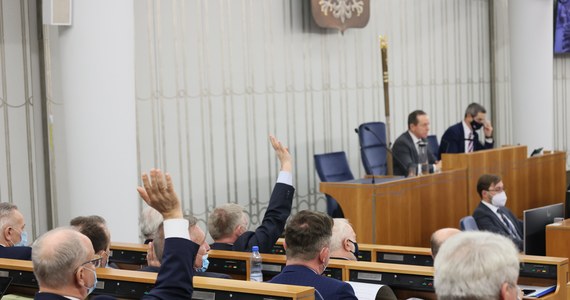 Senat w głosowaniu zdecydował w środę o powołaniu komisji nadzwyczajnej ds. wyjaśnienia przypadków inwigilacji przy użyciu systemu Pegasus. Pierwsze posiedzenie tej komisji odbędzie się jeszcze w środę po godz. 19.