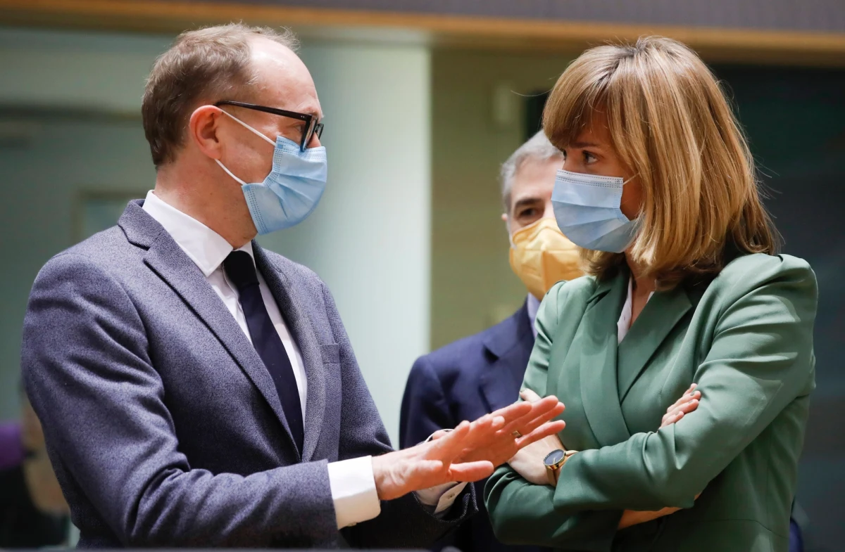 Ponad 10 proc. hiszpańskich nauczycieli przebywa na zwolnieniach lekarskich - poinformowały w środę związki zawodowe w Hiszpanii. Innego zdania jest minister oświaty Maria del Pilar Alegria, która twierdzi, że na "chorobowym" jest 2 proc. nauczycieli.