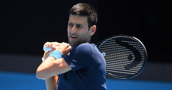 Test, wskazujący na zakażenie koronawirusem serbskiego tenisisty Novaka Djokovica, mógł być zmanipulowany - zasugerował "Der Spiegel". Lider światowego rankingu przyleciał do Melbourne na turniej Australian Open, ale tamtejszy rząd wciąż rozważa jego deportację.