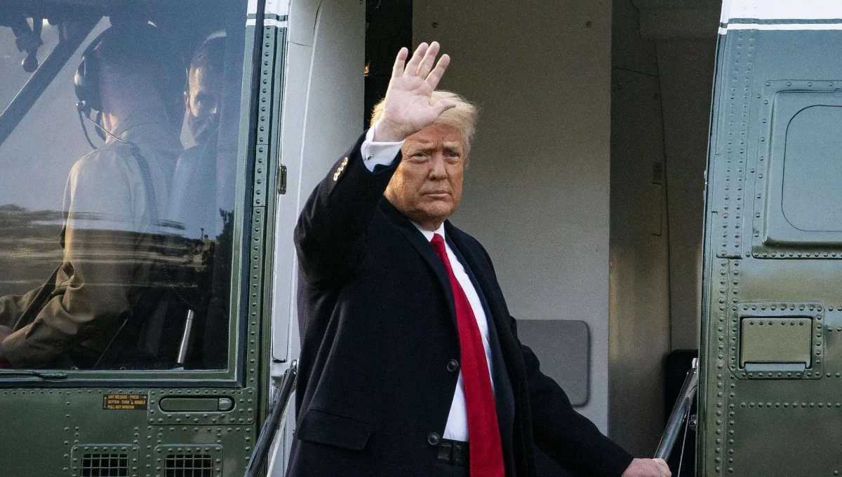 Były prezydent USA Donald Trump skrytykował polityków, którzy nie chcą publicznie przyznać, że się zaszczepili przeciwko Covid-19, nazywając ich "tchórzliwymi". Zachęcił też Amerykanów do przyjęcia dodatkowej dawki szczepionki. Zdaniem komentatorów, krytyka ta adresowana jest również do republikanów.