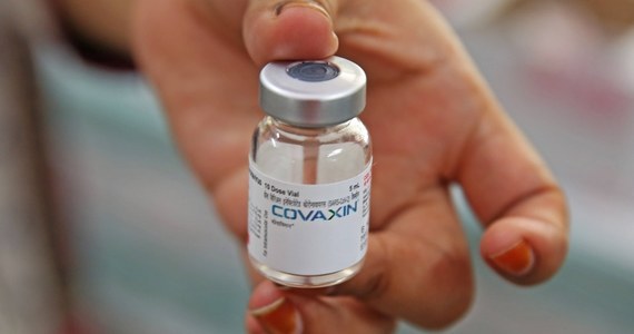 Szczepienie przypominające przeciw Covid-19 indyjskim preparatem Covaxin, podane sześć miesięcy od poprzedniej dawki, neutralizuje warianty koronawirusa Delta i Omikron - poinformował w środę producent, koncern Bharat Biotech.