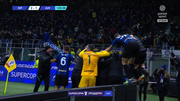 Inter Mediolan pokonał Juventus w meczu o Superpuchar Włoch. Mistrzowie Włoch triumfowali 2:1, a gola na wagę wygranej strzelili w ostatniej akcji spotkania.