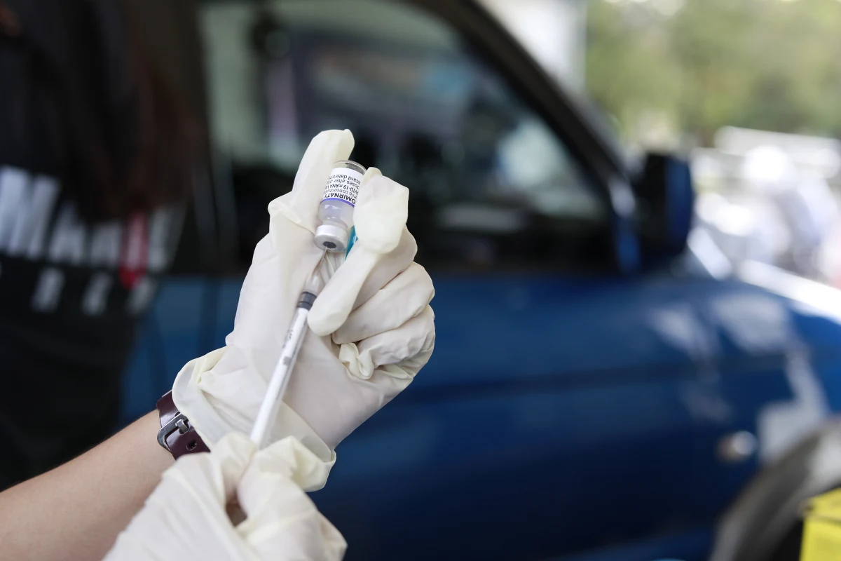 Naukowcy z University of Massachusetts w Amherst ogłaszają: ​Kobiety zaszczepione na Covid-19 przekazują przeciwciała przeciw SARS-CoV-2 swoim dzieciom podczas karmienia piersią.