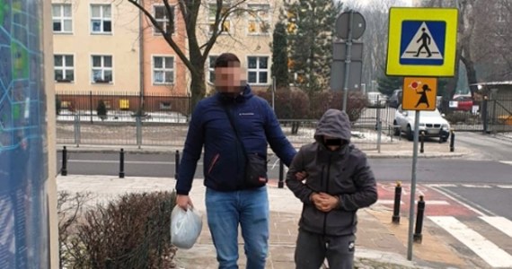 Warszawscy policjanci zatrzymali 26-latka podejrzanego o kradzież 22 rowerów wartych ponad 61 tysięcy złotych - przekazał rzecznik śródmiejskiej policji podinsp. Robert Szumiata. Dodał, że sprawca jest recydywistą.