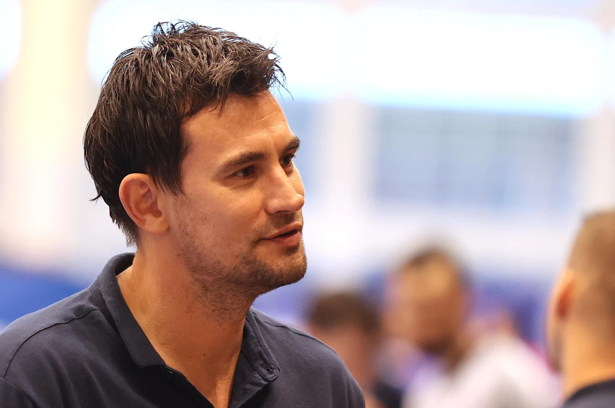 Na Węgrzech startują mistrzostwa Europy piłkarzy ręcznych. Turniej będzie rozgrywany także na Słowacji i właśnie w tym kraju o punkty będą rywalizować polscy szczypiorniści. Biało czerwoni w grupie zmierzą się z Austrią, Białorusią i Niemcami. „Austria to jest rywal do ogrania. Następny mecz, gdzie gramy z Białorusinami też jest do ogrania. Nawet mecz z Niemcami przy odrobienie szczęścia i dobrej grze naszej reprezentacji jest meczem do wygrania” – zaznacza Marcin Lijewski, były reprezentant Polski i medalista mistrzostw świata. O faworytach turnieju, możliwościach naszej kadry, a także powołaniu dla graczy Górnika Zabrze z Marcinem Lijewskim – obecnie trenerem drużyny z Górnego Śląska - rozmawiał Wojciech Marczyk z redakcji sportowej RMF FM. 