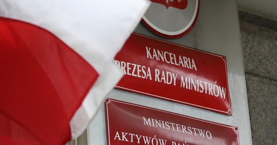 "Po czwartkowych trudnych rozmowach w Ministerstwie Aktywów Państwowych pojawiła się szansa na porozumienie" - ocenili związkowcy z Polskiej Grupy Górniczej, prowadzący spór płacowy z zarządem tej największej górniczej spółki. "Obie strony pokazały wolę kompromisu" - uważa wiceszef MAP Piotr Pyzik. Rozmowy będą kontynuowane w piątek w Katowicach. W referendum strajkowy prawie 99 proc. głosujących opowiedziało się za strajkiem.