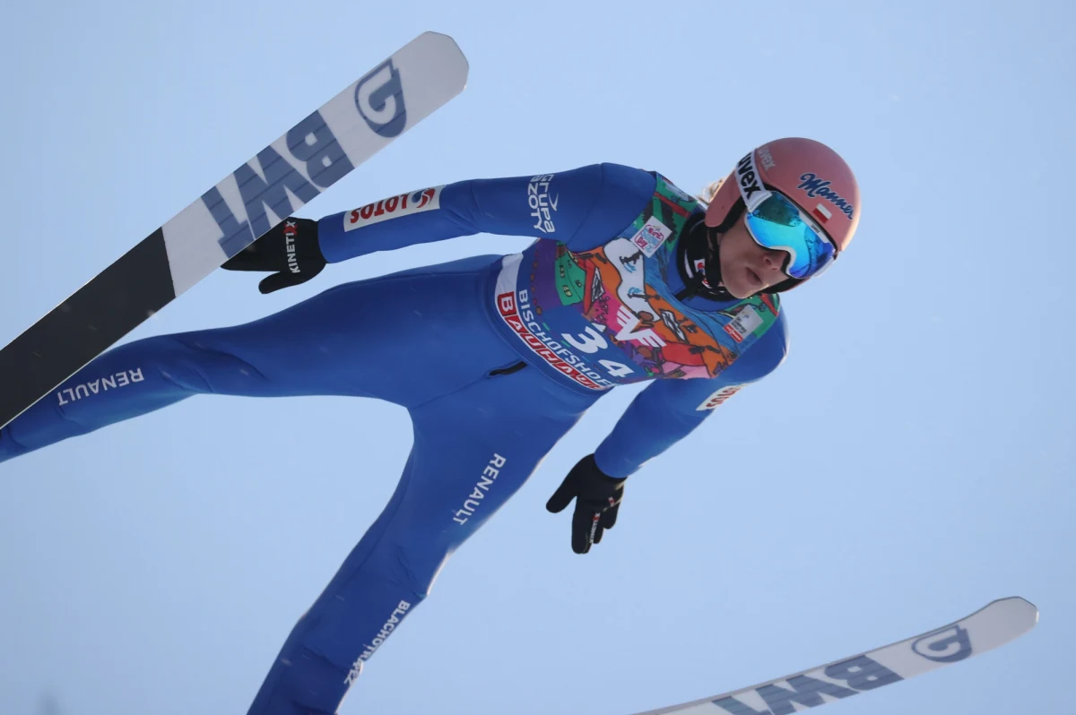 Dawid Kubacki i Paweł Wąsek mają koronawirusa – przekazał Polski Związek Narciarski. To oznacza, że ci zawodnicy nie wystartują w czasie zawodów Pucharu Świata w Zakopanem w ten weekend.