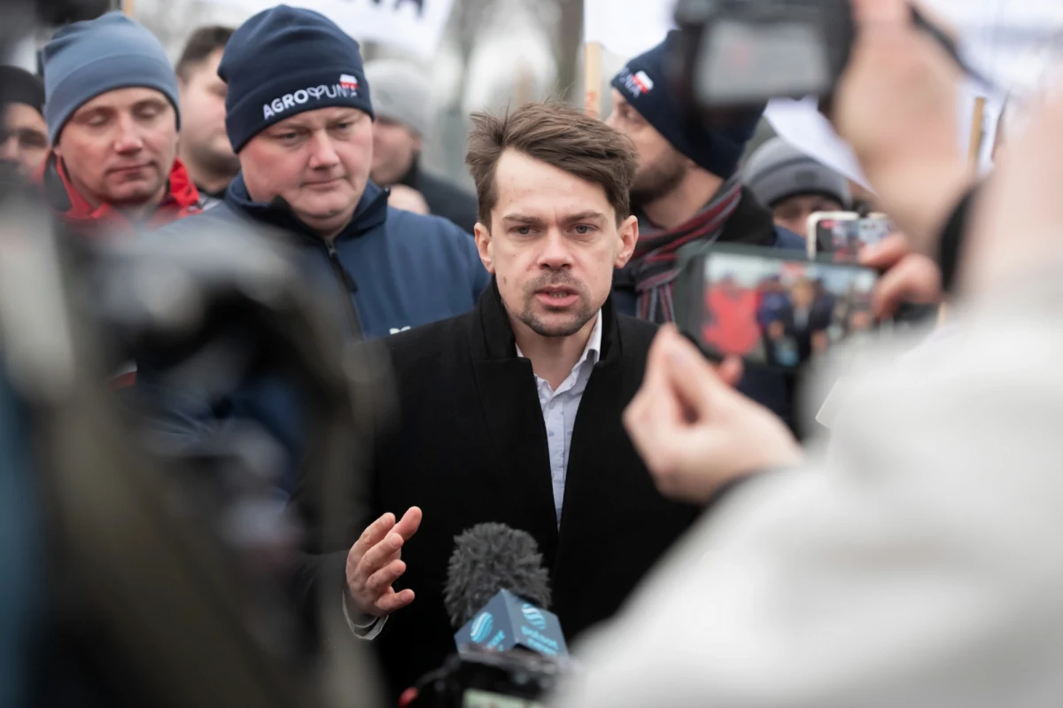 AGROunia interweniuje w sprawie rolników oszukanych przy zakupie nawozów w jednej z firm pod Wrześnią (wielkopolskie). Lider ugrupowania zaapelował dziś o zmiany w prawie, które chroniłyby rolników w podobnych sytuacjach.