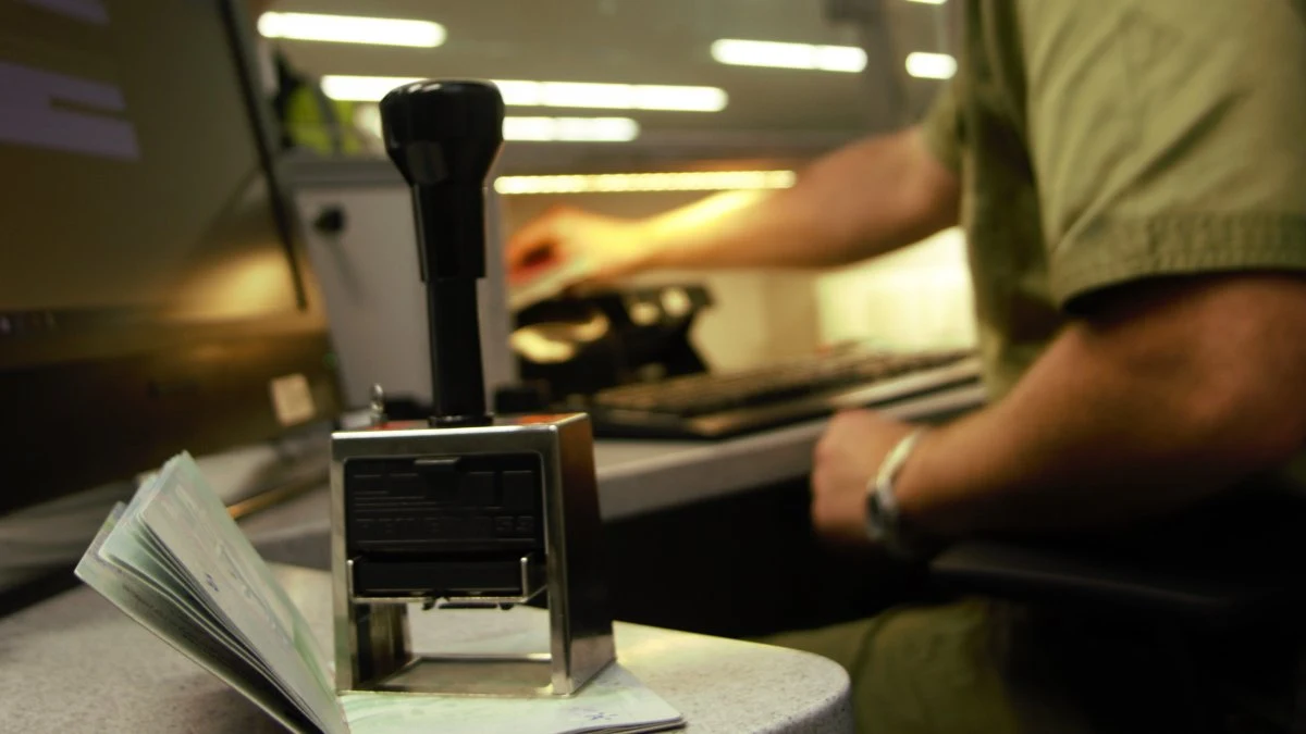 ​21-letnią Syryjkę zatrzymała straż graniczna na lotnisku w Krakowie Balicach podczas próby nielegalnego przedostania się do Niemiec. Kobieta posługiwała się nie swoim, rumuńskim dowodem osobistym.