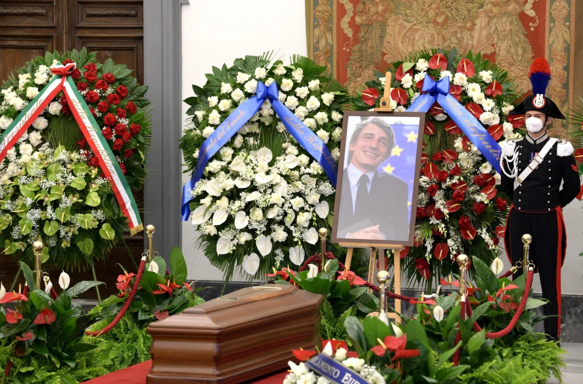 Oficjalnie AfD wyraziła smutek z powodu śmierci Davida Sassoli. Wewnętrznie jednak wyglądało to inaczej. "Wreszcie ta brudna świnia odeszła" - napisał europoseł AfD Nicolaus Fest w grupie WhatsApp, w której komunikują się członkowie AfD w Parlamencie Europejskim - informuje telewizja ARD.