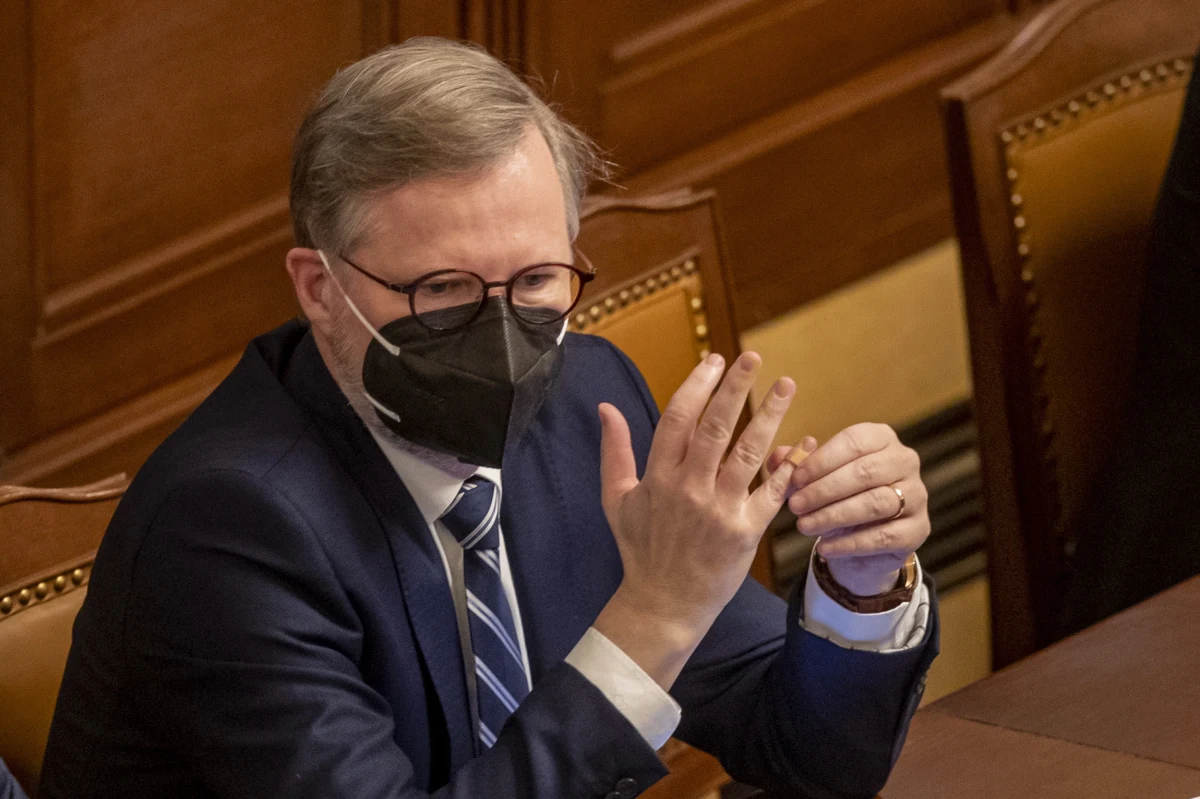 Premier Czech Petr Fiala powiedział w czwartek na konferencji prasowej z przewodniczącym Rady Europejskiej Charles'em Michelem, że współpraca Polski, Czech, Słowacji i Węgier w ramach Grupy Wyszehradzkiej (V4) nie może być jedyną. Czechy chcą blisko współpracować także z innymi krajami UE - podkreślił.