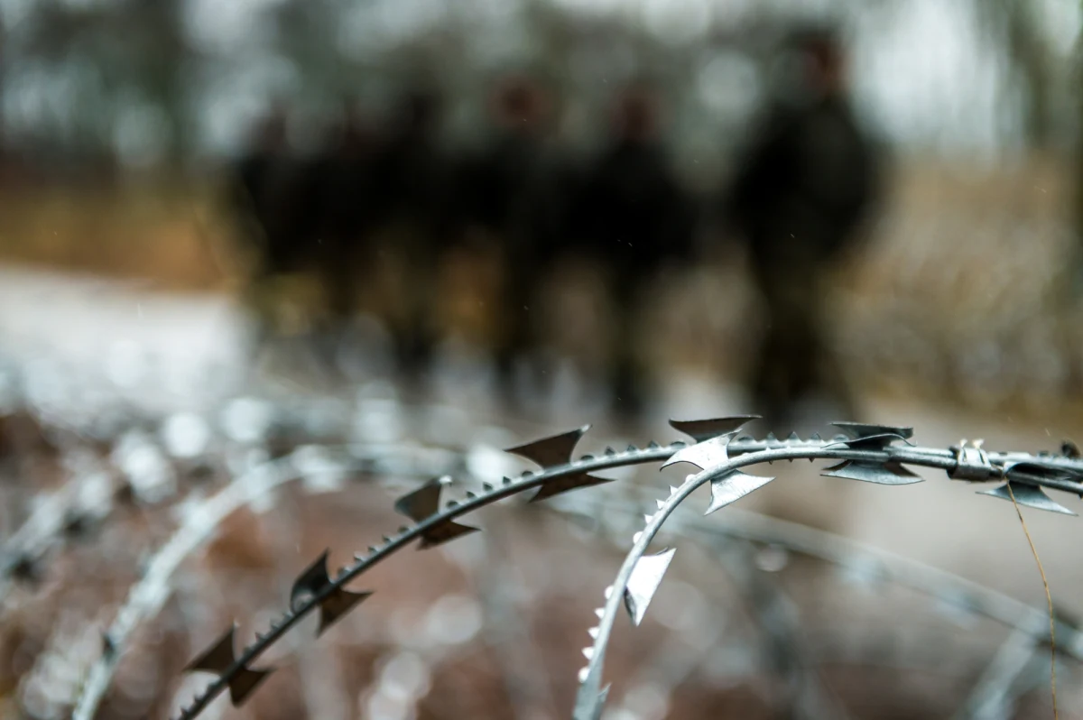 Służbowe majtki, staniki oraz skarpety po opuszczeniu koszar rekruci będą musieli zostawić w jednostce. Powód? "Problemy z dostawami". W norweskim wojsku tylko jedną rzecz można zabrać ze sobą do domu. Jest nią... beret.