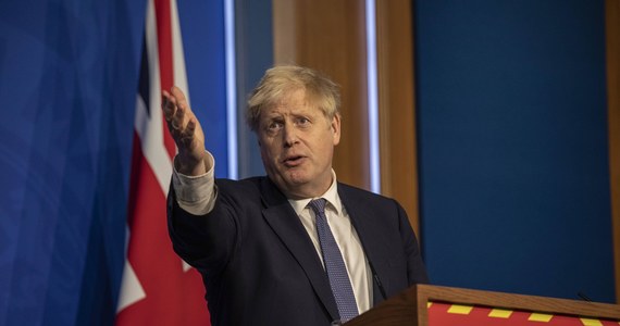 Czy Boris Johnson poda się do dymisji? Brytyjki premier przyznał w Izbie Gmin, że uczestniczył w imprezie zorganizowanej w ogrodach na Downing Street w czasie lockdownu. Johnson nie często przeprasza. Tym razem przeprosił, ale w swoim stylu. 