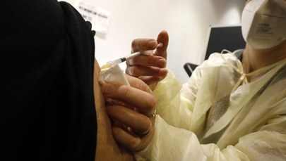 Hiszpania zatwierdziła czwartą dawkę szczepionki. Dostaną ją osoby o niskiej odporności