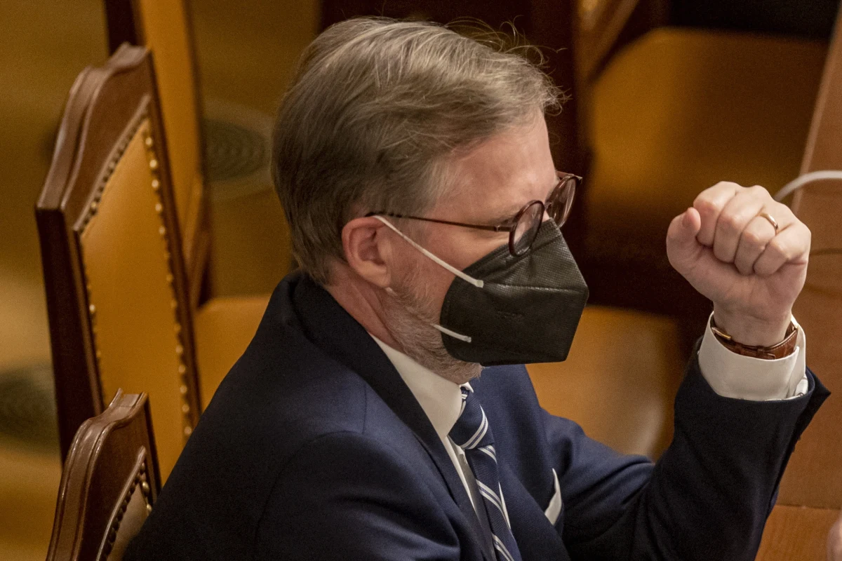 Centroprawicowy rząd Czech premiera Petra Fiali uzyskał w czwartek wotum zaufania parlamentu. Debata w Izbie Poselskiej nad poparciem nowego gabinetu trwała rekordowo długo, bo aż 22 godziny, i zakończyła się dopiero o godz. 7 w czwartek.