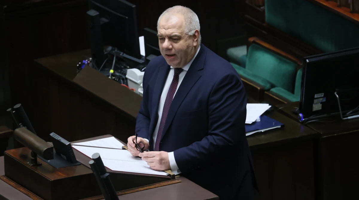 Być może trzeba będzie wypowiedzieć pakiet klimatyczno-energetyczny, jeśli partnerzy w UE pozostaną głusi na nasze argumenty - powiedział w czwartek wicepremier i minister aktywów państwowych Jacek Sasin.