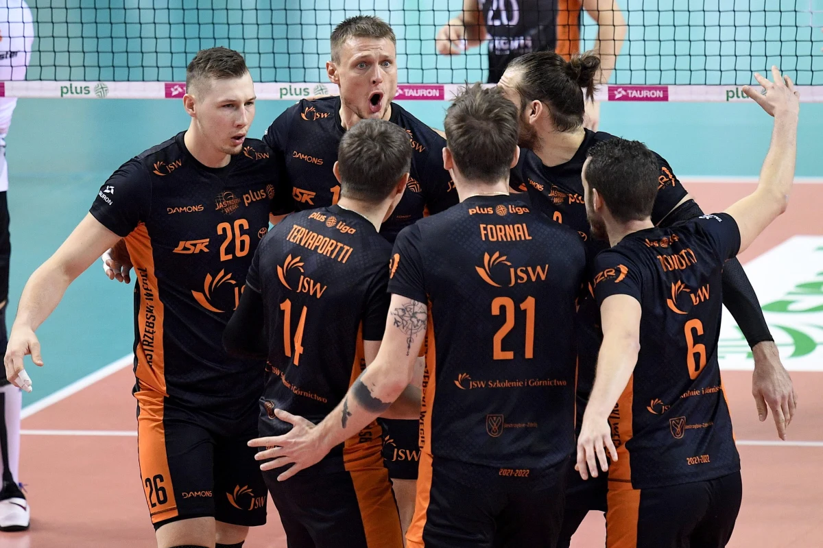 Siatkarze Jastrzębskiego Węgla pokonali na wyjeździe niemiecki VfB Friedrichshafen 3:0 (25:15, 25:17, 25:15) w swoim trzecim meczu w grupie A Ligi Mistrzów i prowadzą w tabeli z kompletem zwycięstw.